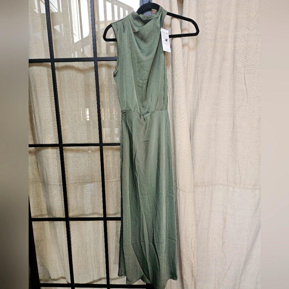 Elegant Green Satin Sleeveless Dress